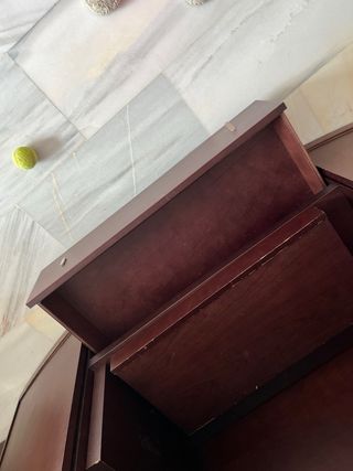 Mueble de salón de madera marrón