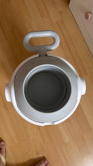 Contenedor de pañales con tapa No tiene caja