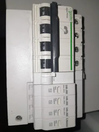 Interruptor Schneider Electric IC60N C16A
