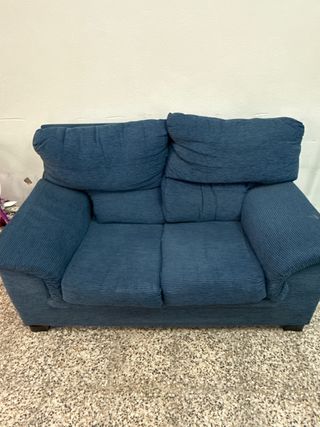 Sofá azul de corduroy