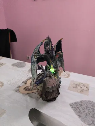 Figura dragón decorativa con luz