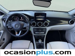 Mercedes-Benz CLA Shooting Brake 180 90 kW (122 CV)