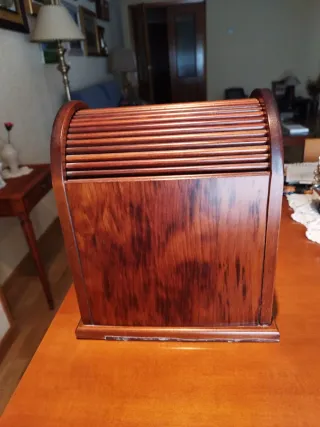 Escritorio de sobremesa de madera