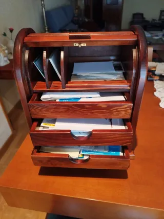 Escritorio de sobremesa de madera
