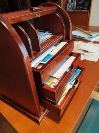 Escritorio de sobremesa de madera