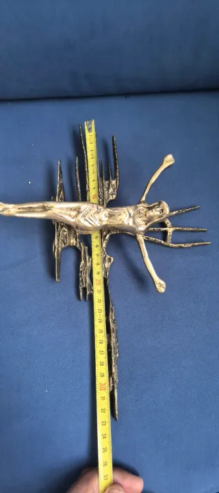 Crucifijo de pared dorado