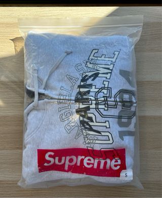 Sudadera Supreme Gris con Capucha