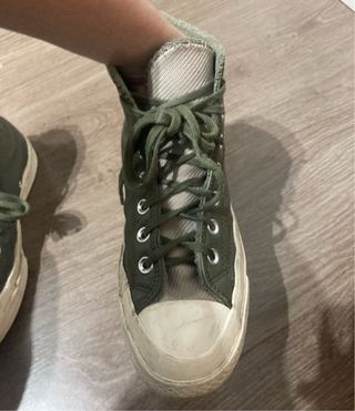 Converse efecto cuero verde militar