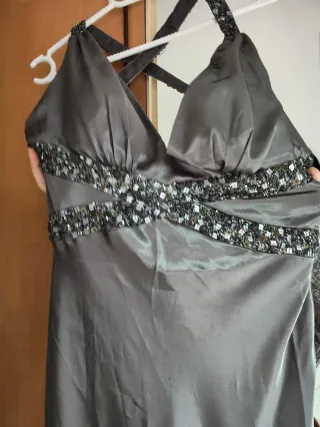 Vestido de fiesta plateado elegante