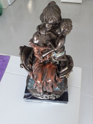Figura bronce madre e hijo