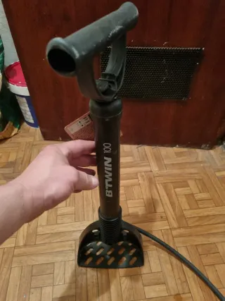 Bomba de pie Btwin 100