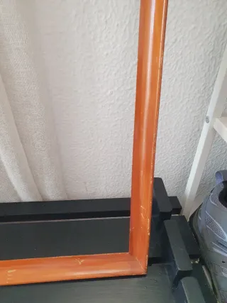 Cornice in legno marrone