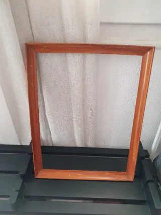 Cornice in legno marrone