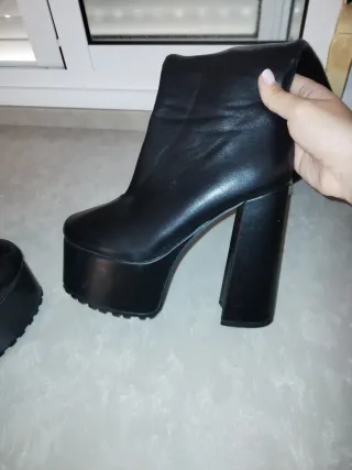 Botas de tacón negras con plataforma