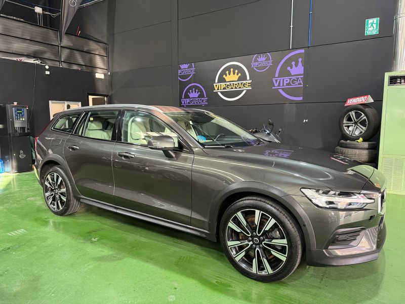 VOLVO V60 Cross Country 2.0 B5 G AWD2022 - foto 1