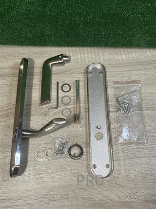 Manetas para puertas Emuca