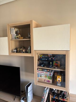 Mueble Ikea Besta con cristalera