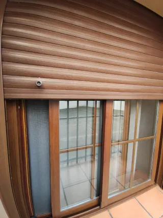 Ventanas aluminio nogal rústicas con palilleria