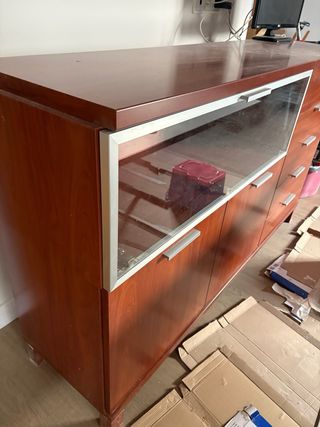 Mueble madera maciz cerezo con cristal