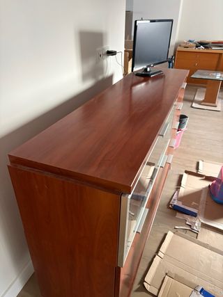 Mueble madera maciz cerezo con cristal