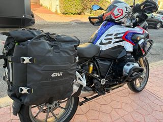BMW R1200GS Azul, Rojo yBlanco