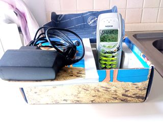 Nokia 3410 con scatola, batteria e caricabatteria