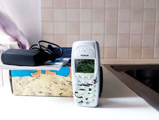 Nokia 3410 con scatola, batteria e caricabatteria