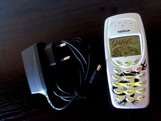 Nokia 3410 con scatola, batteria e caricabatteria