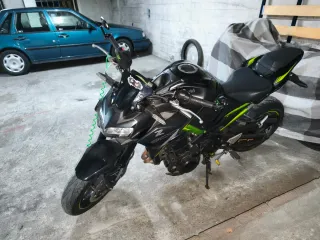 Kawasaki Z900 2022 Negra/Verde