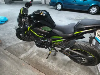 Kawasaki Z900 2022 Negra/Verde