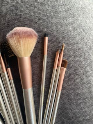 Set pennelli trucco oro e rosa