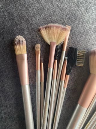 Set pennelli trucco oro e rosa