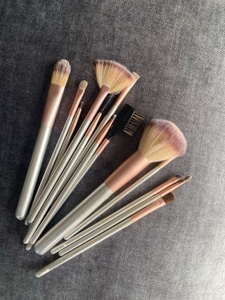 Set pennelli trucco oro e rosa