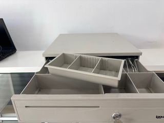 Caja registradora. Con llave. Semi nueva