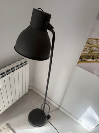 Lámpara de pie HEKTAR Ikea gris oscuro