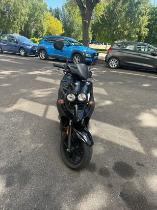Kymco 2022 Negra Scooter Automática