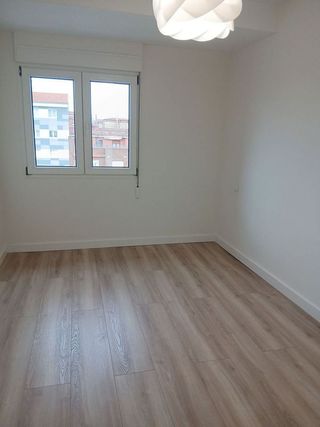 Piso en venta en El Polígono en Gijón