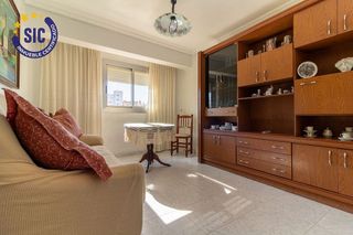 Piso en venta en Avda. de Abril. - 9 de octubre en Sagunto