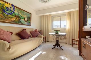 Piso en venta en Avda. de Abril. - 9 de octubre en Sagunto