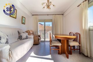 Piso en venta en Avda. de Abril. - 9 de octubre en Sagunto