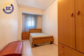 Piso en venta en Avda. de Abril. - 9 de octubre en Sagunto