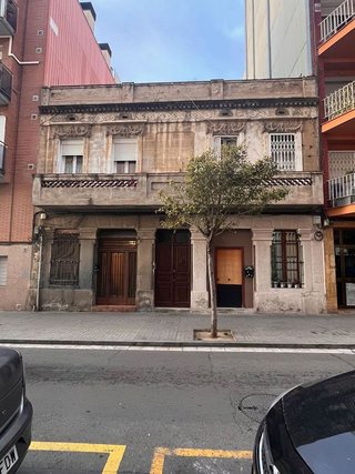 Edificio en venta en La Torrassa en Hospitalet de Llobregat, L´