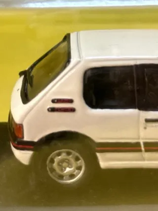 Modellino Peugeot 205 GTI 1/43