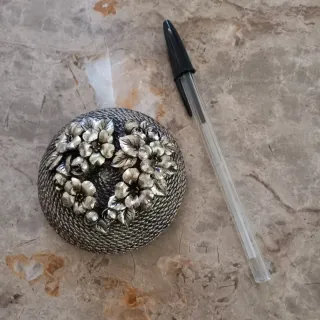 Soprammobile decorativo fiori e foglie