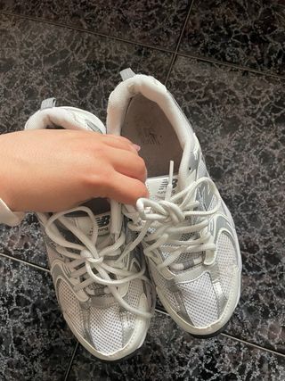 New Balance 530 Plata y Blanco