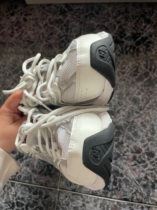New Balance 530 Plata y Blanco