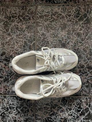 New Balance 530 Plata y Blanco
