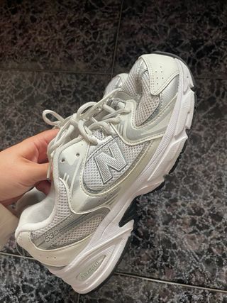 New Balance 530 Plata y Blanco