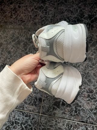 New Balance 530 Plata y Blanco