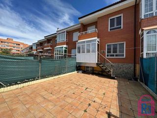 Casa adosada en venta en Trobajo del Camino en San Andrés del Rabanedo